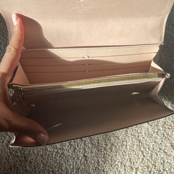 Louis Vuitton Vernis Sarah Wallet - Picture 4 of 14